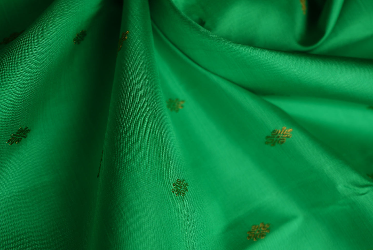 Ambaram Kanjivaram Silk Saree -AMB-PGRGD-065 (3 Gram Gold Zari)