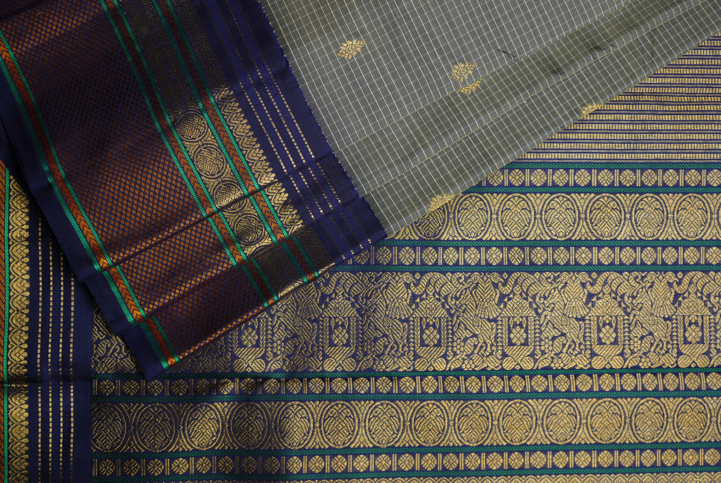 Ambaram Kanjivaram Silk Saree -AMB-NVBGRGD-067 (3 Gram Gold Zari)
